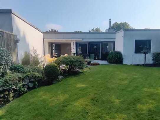 Sehr Gepflegter Bungalow mit Garten und Garage