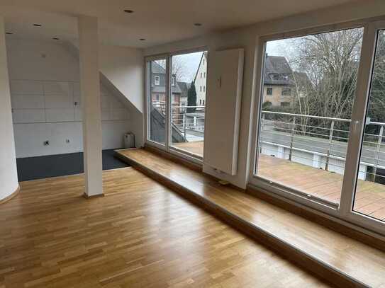 Helle Maisonettewohnung mit großem Balkon im Essener Süden