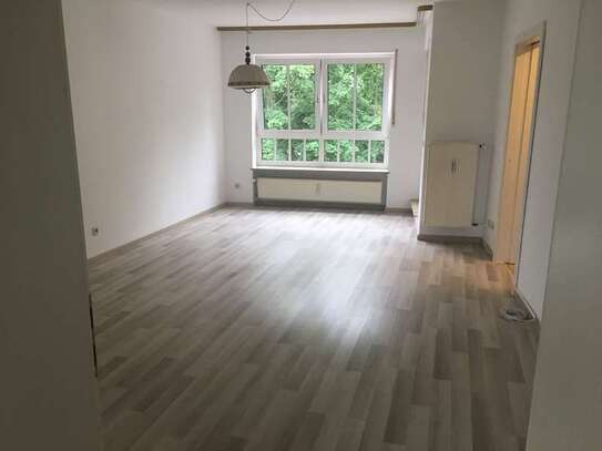 Wunderschöne zwei Zimmer Wohnung im Zentrum Hof nähe Busbahnhof/Bahnhof Balkon/Tiefgarage/Lift