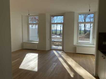 Helle 1 Zimmerwohnung mit Terrasse und Blick in den Park