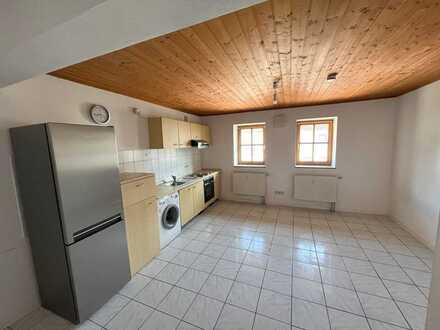 Stilvolle, geräumige und gepflegte 1-Zimmer-Wohnung mit Einbauküche in Oberlauterbach