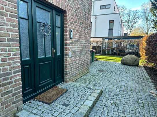 Neu renovierte 5-Raum-Maisonette mit Garten in Hamburg-Volksdorf