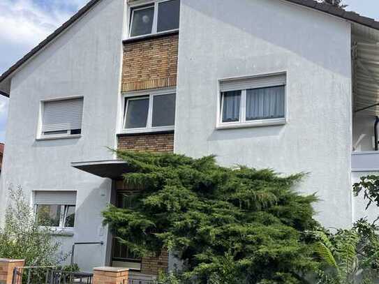 Attraktive 3,5 Zimmer-Wohnung mit eigenem Garten, Kellerraum und Garage in ruhiger Lage