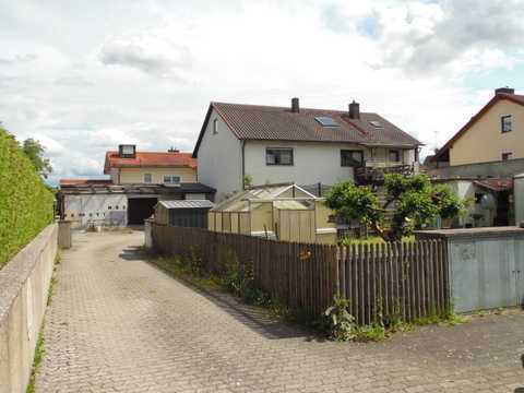 Baugrundstück mit Altbestand im Stadtgebiet