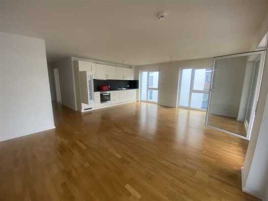 Schöne, helle, 4.Zi.-Whg. mit EKB, Balkon, 2x großen Badezimmern, inkl.1x TG-Stellplatz