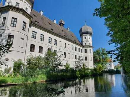 ... Wohnen im historischen Renaissance-Schloss ...