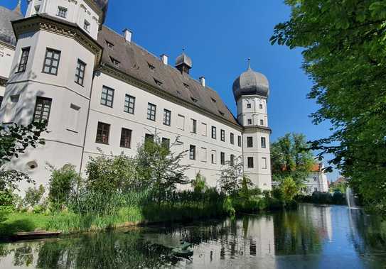 ... Wohnen im historischen Renaissance-Schloss ...