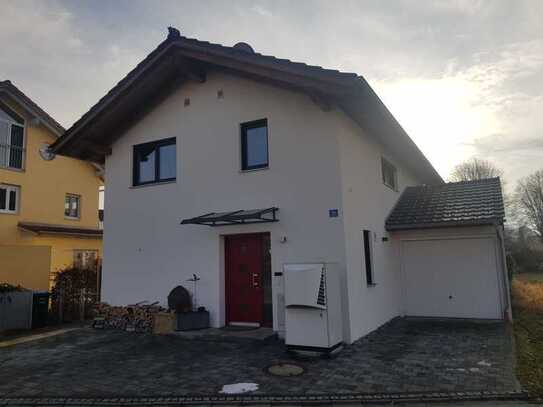 Gehobenes großes Einfamilienhaus mit sehr schönem Ausblick und Garten in Neubeuern