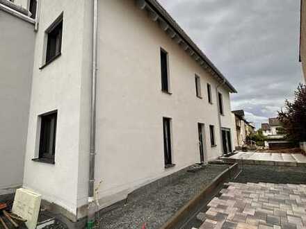 Neubau, 5-Zimmerwohnung, 2 Balkone, KFZ-Stellplatz,Wärmepumpe,