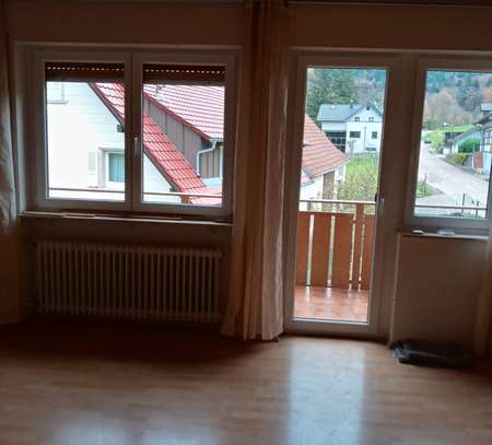 Attraktive und gepflegte 2-Zimmer-Dachgeschosswohnung mit Balkon in Baden-Baden