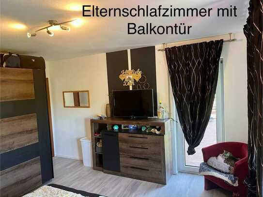 Attraktive und neuwertige 5-Raum-Terrassenwohnung mit geh. Innenausstattung mit Balkon in Merxheim