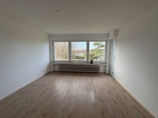 Hübsche und vollständig renovierte 3-Raum-Wohnung mit Balkon in Leichlingen (Rheinland)