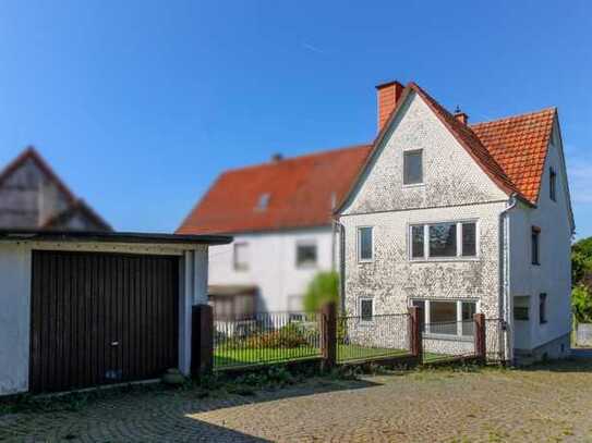 Ein Traum für Handwerker! Doppelhaushälfte mit Nebengebäude auf schönem Grundstück in Hutten!