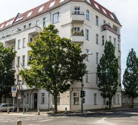 HOMESK - 10-Jahre Sperrfrist -Vermietete 3-Zimmer-Altbauwohnung mit zwei Balkonen in Prenzlauer Berg