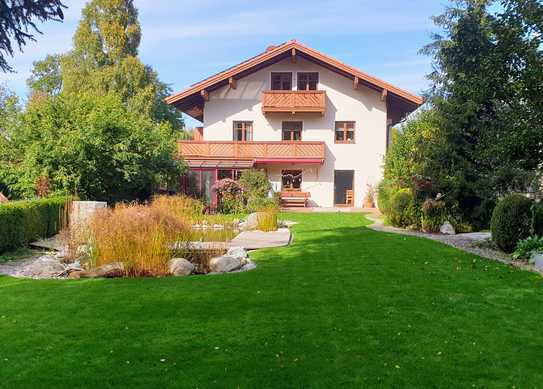 Exklusive, gepflegte 3-Zimmer-DG-Wohnung mit Balkon und EBK in Irschenberg