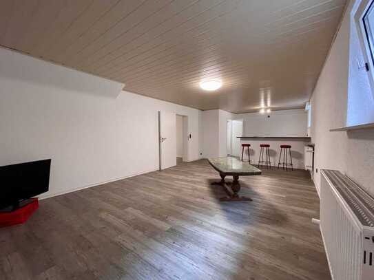 Exklusive, vollständig renovierte 2-Zimmer-Studio-Wohnung in Östringen; auch für gewerbliche Zwecke
