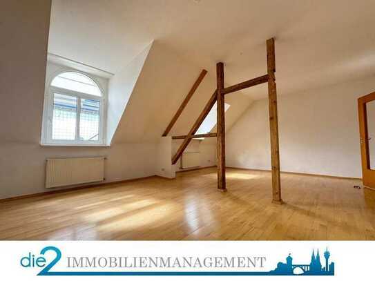 Helle 3-Zimmer Dachgeschosswohnung in Solingen zu vermieten.