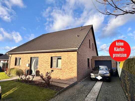 HORN IMMOBILIEN ++ Einfamilienhaus mit Ausbaureserve 2 km bis Neubrandenburg, Einbauküche und Garage