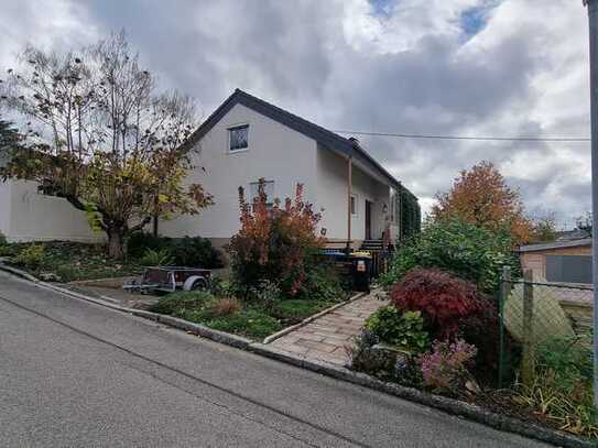 Haus mit großem Garten im Grünen