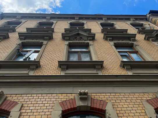 Große Wohnung in einem sanierten Haus aus der Gründerzeit