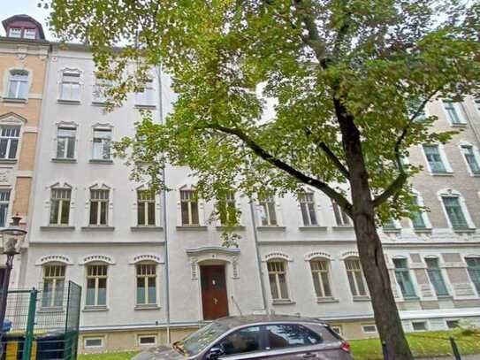 * DG 2-Zimmer mit Wannenbad, offener Küche und Laminat! *