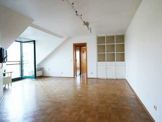 Schöne 3-Raum DG-Maisonette Wohnung mit Aufzug und Option PKW-Platz