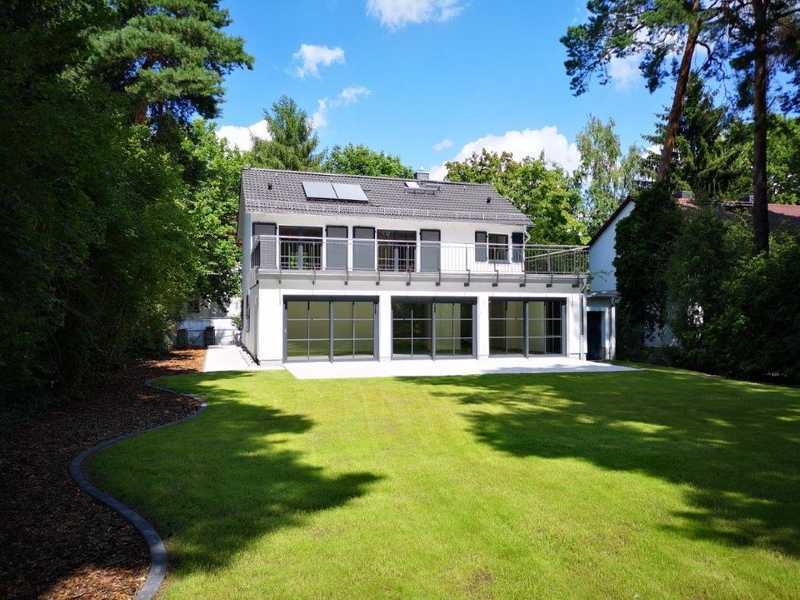 Einfamilienhaus mit Garage und Garten in Berlin-Niederschönhausen