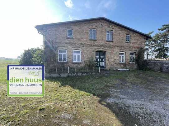 Resthof in wunderschöner Alleinlage mit viel Potential an der Ostsee