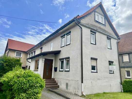 großzügiges Wohnhaus mit Carport, Garage und Garten sucht neue Bewohner