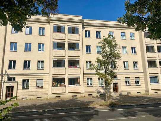 3 Zi. Wohnung mit Loggia in einem historischen Bauwerk, solide Kapitalanlage in Prenzlauer Berg