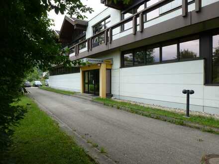 Schöne, helle Bürofläche/Ausstellung mit Bergblick in verkehrsgünstiger Lage