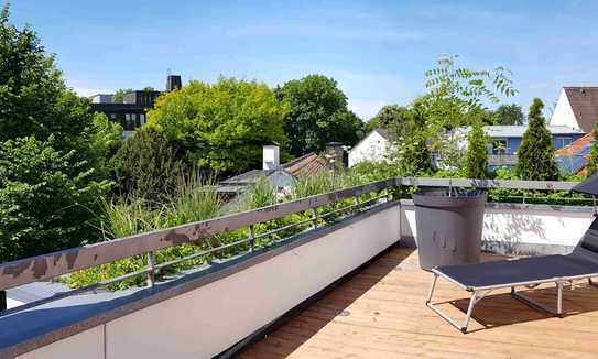 Helle, modern möblierte Maisonette-Wohnung mit Dachterrasse nahe Nymphenburg