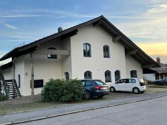 Ansprechende 1,5-Zimmer-Souterrain-Wohnung mit Einbauküche in Neukirchen vorm Wald