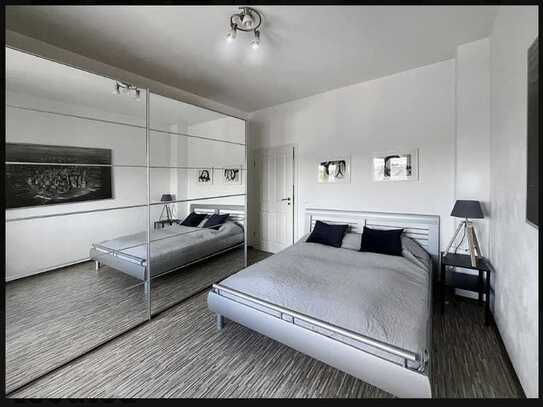 Stilvolle, neuwertige 2-Zimmer-Wohnung mit Balkon und EBK in Düsseldorf