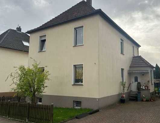 2 Familienhaus mit großem Grundstück