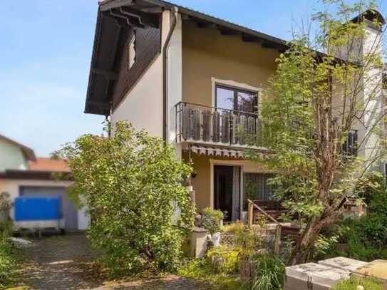 Sehr schön gelegene Doppelhaushälfte auf großem Grundstück mit Bergblick, Doppelcarport und Garage