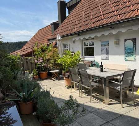 Tolle Maisonette-Wohnung mit idyllischer Dachterrasse, Einbauküche und Tiefgaragenstellplatz