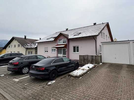 Gemütliche 3-Zimmer Dachgeschosswohnung mit Balkon und Stellplatz - ruhige Wohnlage in Ortsmitte