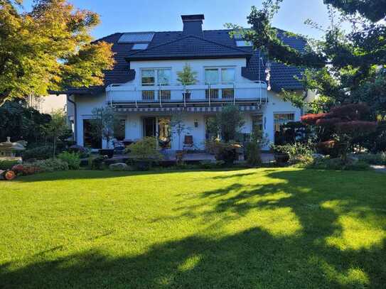 Lichtdurchflutete Doppelhaushälfte mit tollem Garten