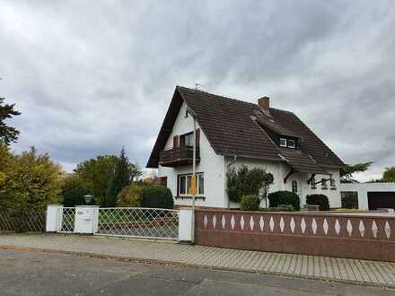 Freitstehendes Einfamilienhaus sucht etwas Zuneigung "Ober-Roden"