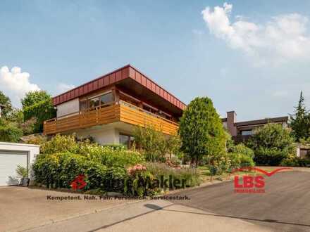 Feines Familienhaus mit ELW + Doppelgarage in Randlage