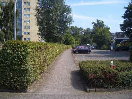 Die Lösung für Ihre Parkplatzsorgen: Außenstellplatz in gepflegter Wohnanlage!