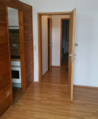 Schöne, HELLE 2-Zimmer-Wohnung mit Küche