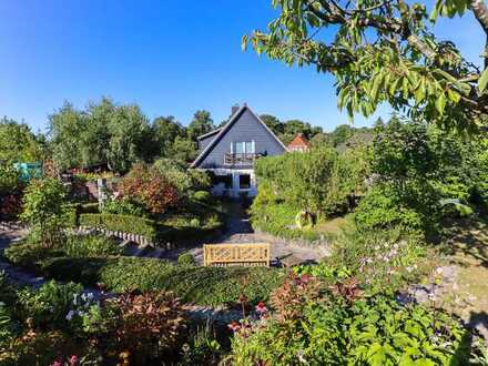Zweifamilienhaus mit wunderschönem Grundstück in der Nähe von Schwerin