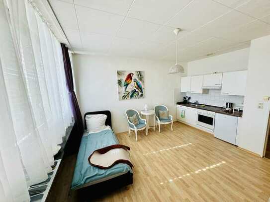 Möblierte Single Studio Apartment am Ku´Damm!*BEFRISTET für 12 MONATE / LIMITED FOR 12 MONTHS*