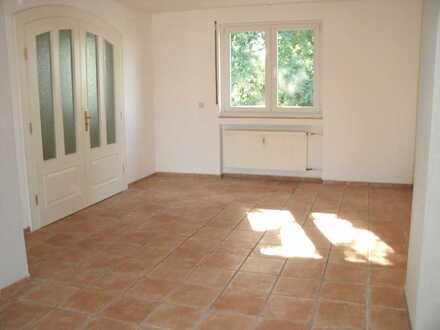 Sehr ruhig, 4 Zimmer Maisonette Wohnung in Zweifamilienhaus, Privat, 2 Bäder, Balkon, Dachterrasse