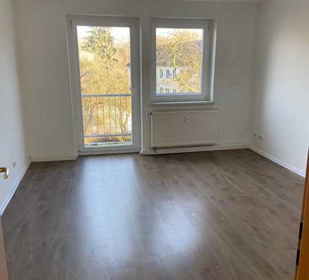 Freundliche 3 Zimmer Wohnung in einer grünen Wohnanlage