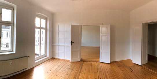 Sonnige, schöne 4-Z.-Stuckwohnung. Altbau. Sonnenbalkon. Nahe Schlosspark. Wird nochmal