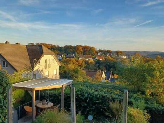 Juwel in Bestlage mit traumhaftem Ausblick - Familientraum Nähe Dorfzentrum von BO-Stiepel