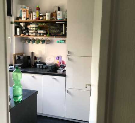 + TOP ANEGEBOT + 40m² Teilmöblierte 1,5-Zi Whg, Küche + Balkon in Stein